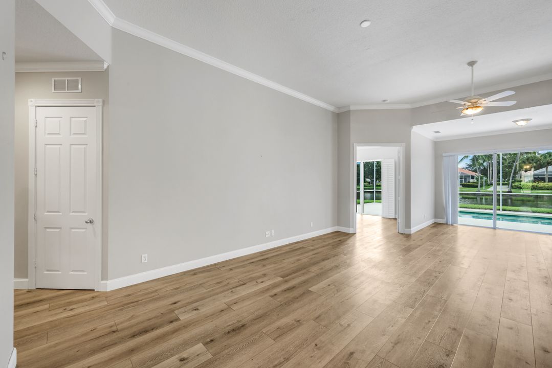 4362 Queen Elizabeth Way, Naples, FL 34119