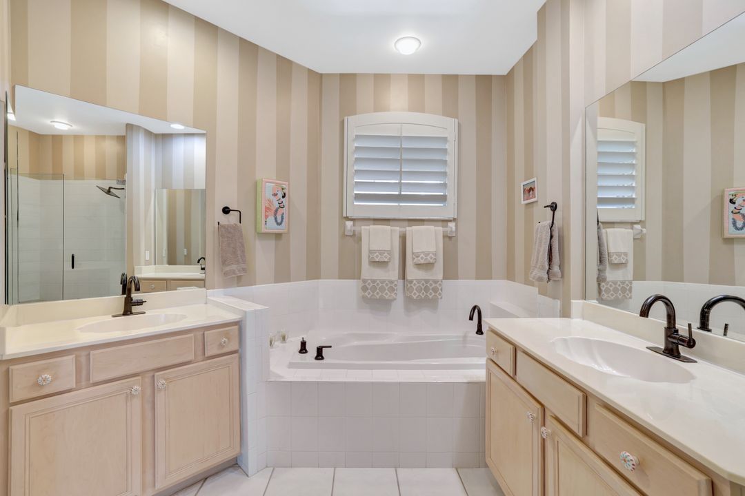 8560 Danbury Blvd #202, Naples, FL 34120