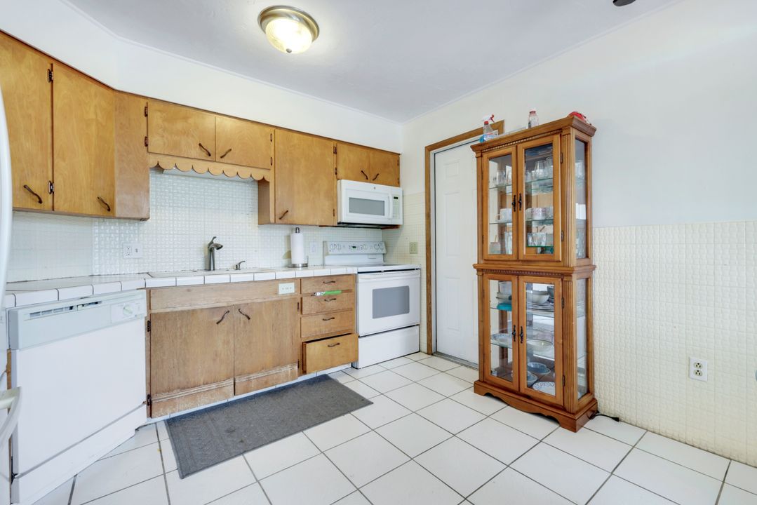 512 105th Ave N #1-2, Naples, FL 34108