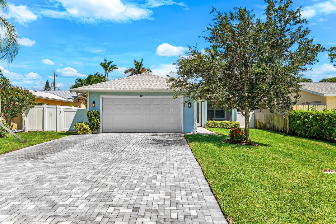 743 108th Ave N, Naples, FL 34108