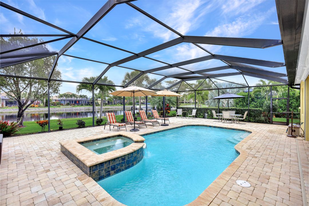9111 Graphite Cir, Naples, FL 34120