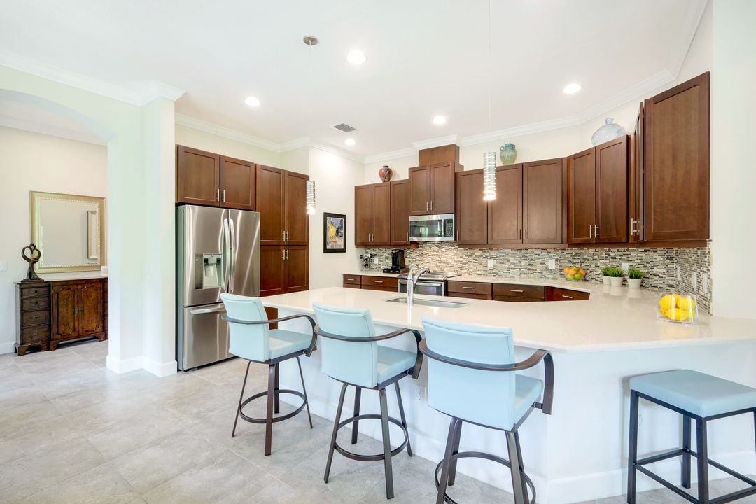 9433 Isla Bella Cir, Bonita Springs, FL 34135