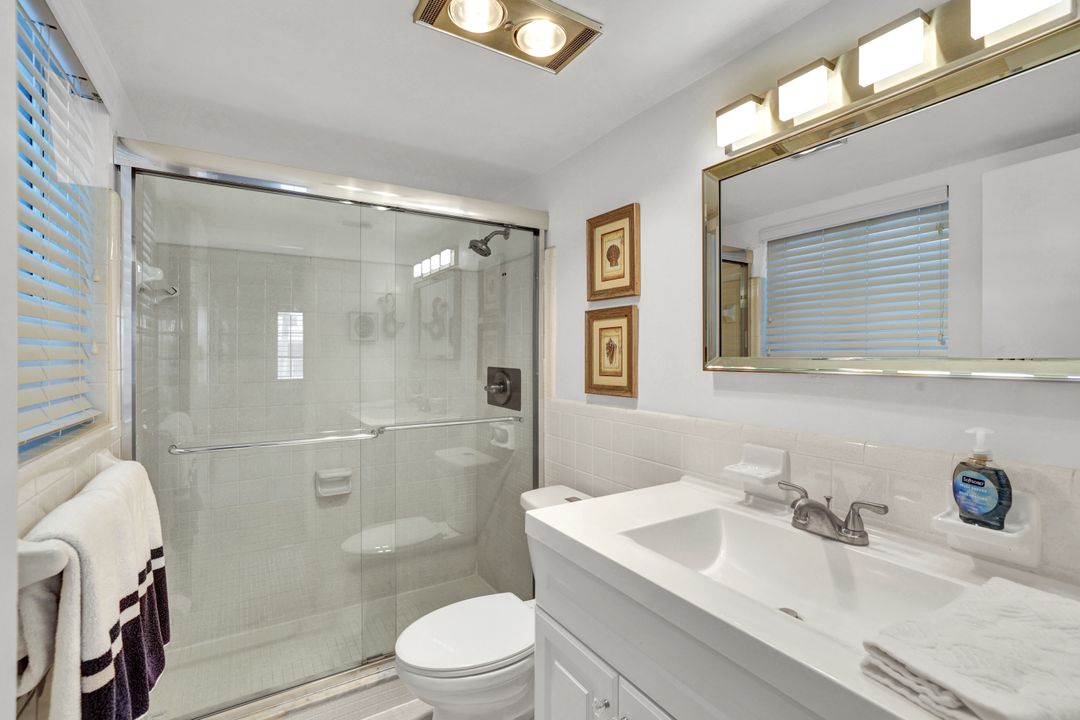 386 Harbour Dr, Naples, FL 34103