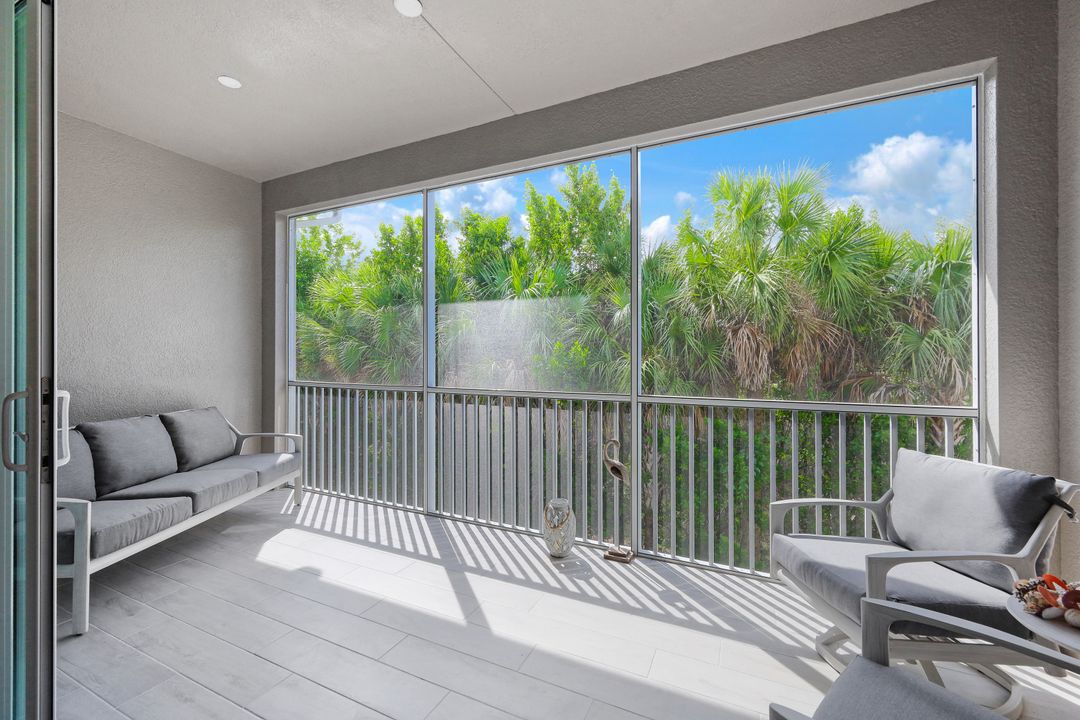 250 Indies Dr E  #202, Naples, FL 34114