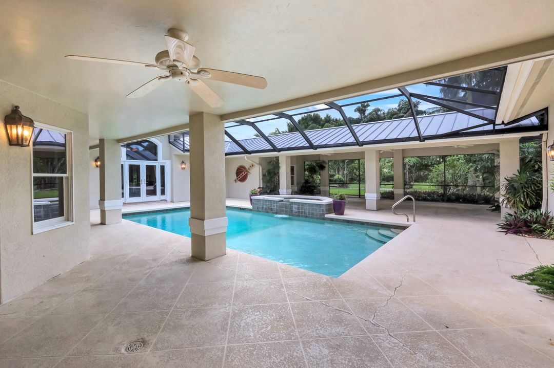 675 Murex Dr, Naples, FL 34102