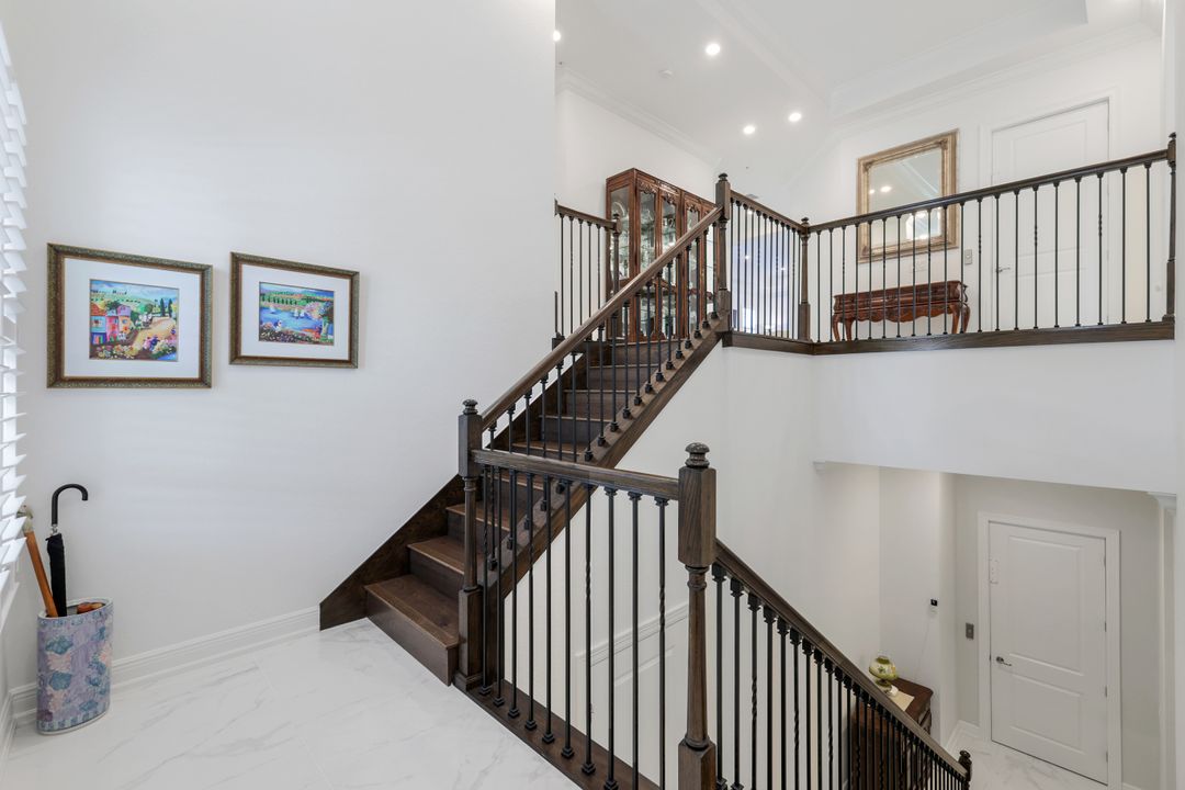 2488 Breakwater Wy #13-201, Naples, FL 34112