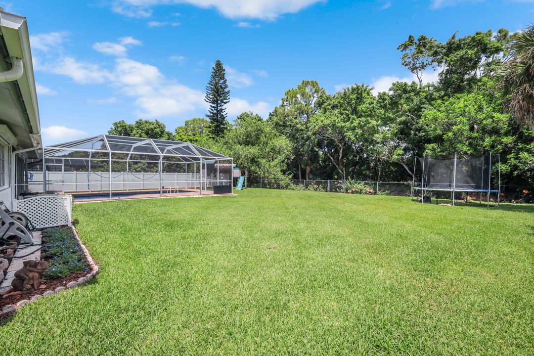539 Cypress Way E, Naples, FL 34110
