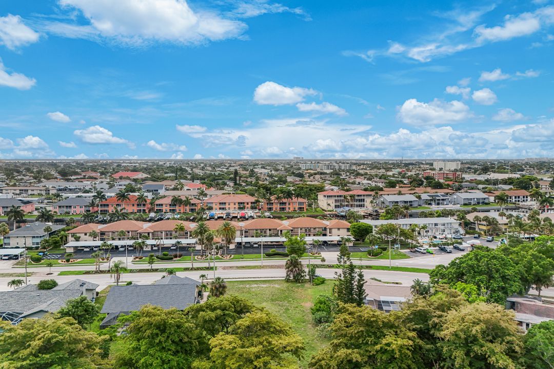 4524 Country Club Blvd, Cape Coral, FL 33904