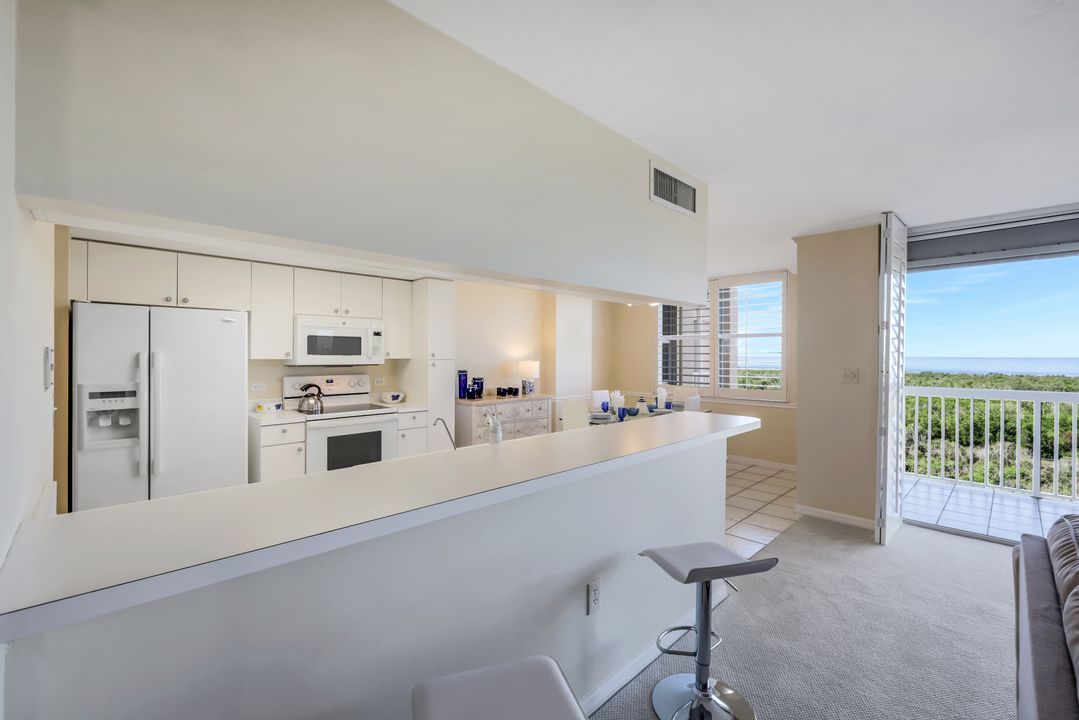 6585 Nicholas Blvd #905, Naples, FL 34108