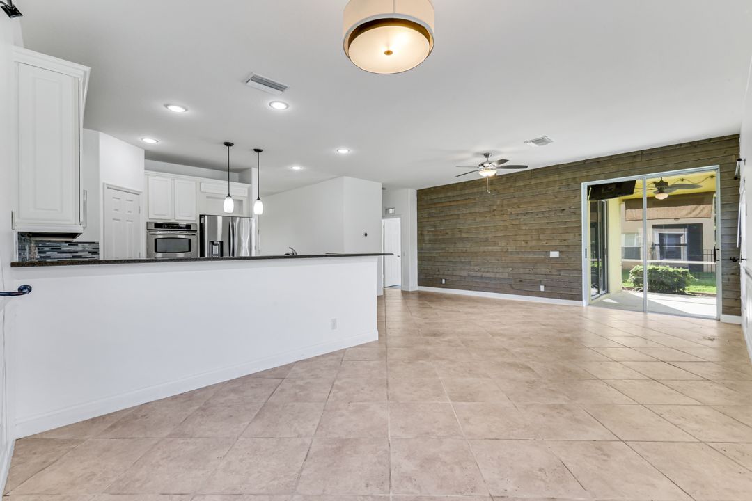 2210 Cape Heather Cir, Cape Coral, FL 33991