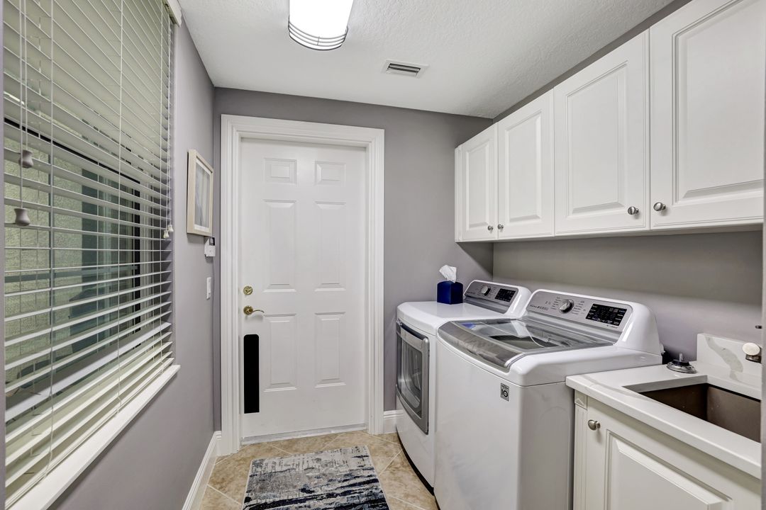 9070 Campanile Cir #102, Naples, FL 34114