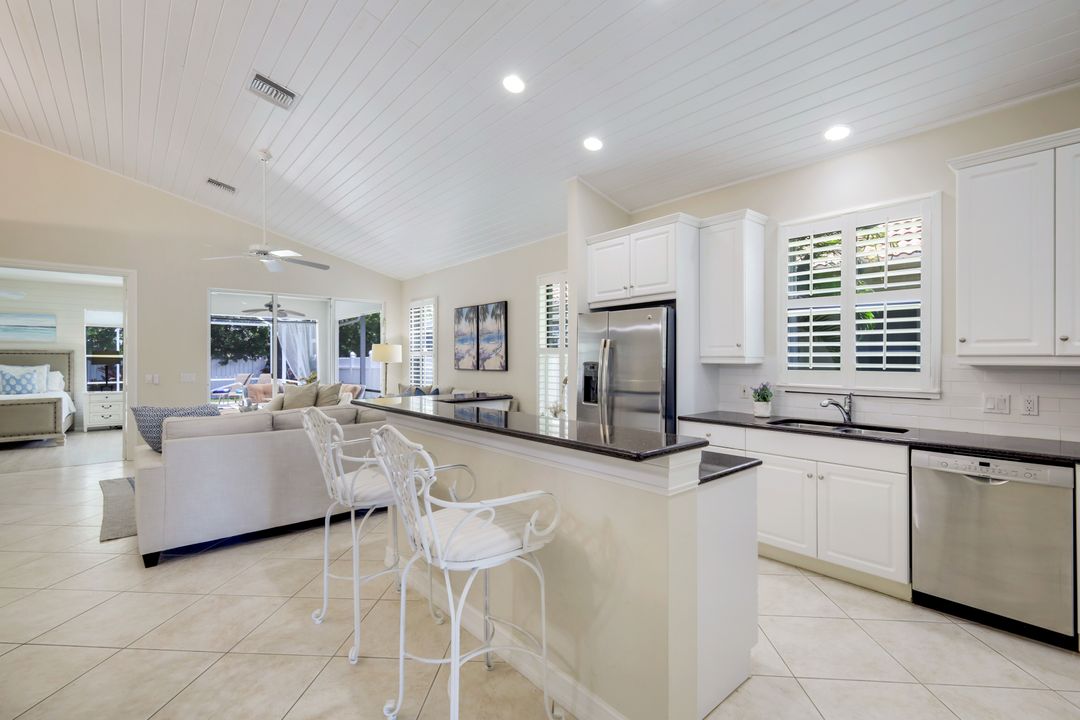 687 106th Ave N, Naples, FL 34108