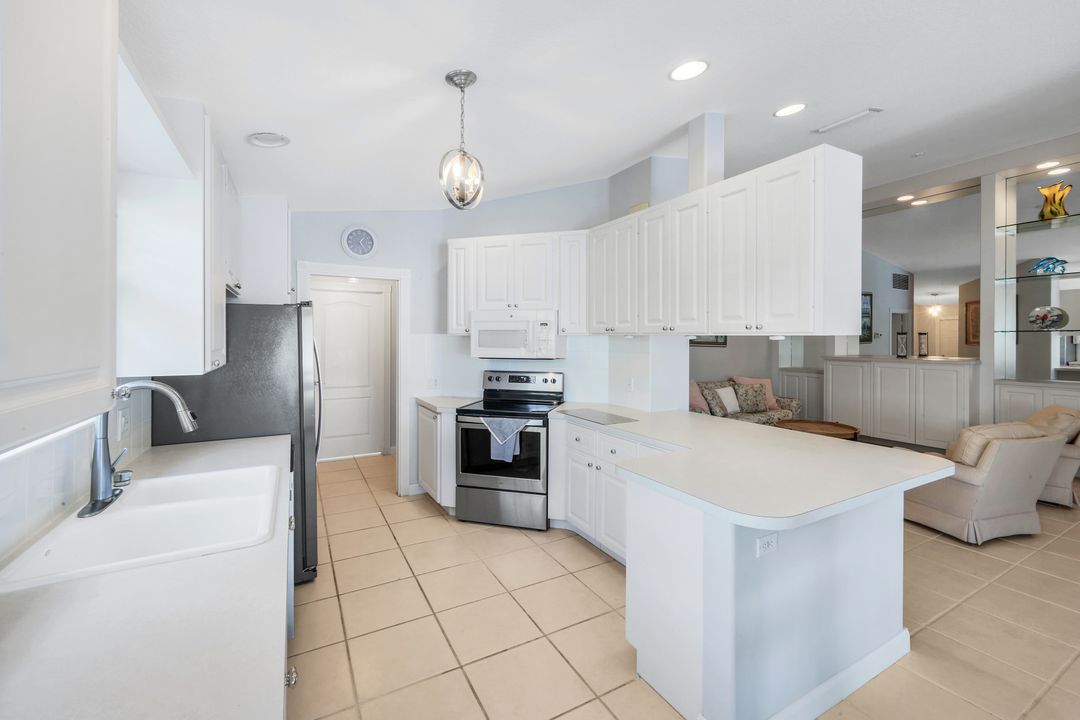 4251 Redonda Ln, Naples, FL 34119