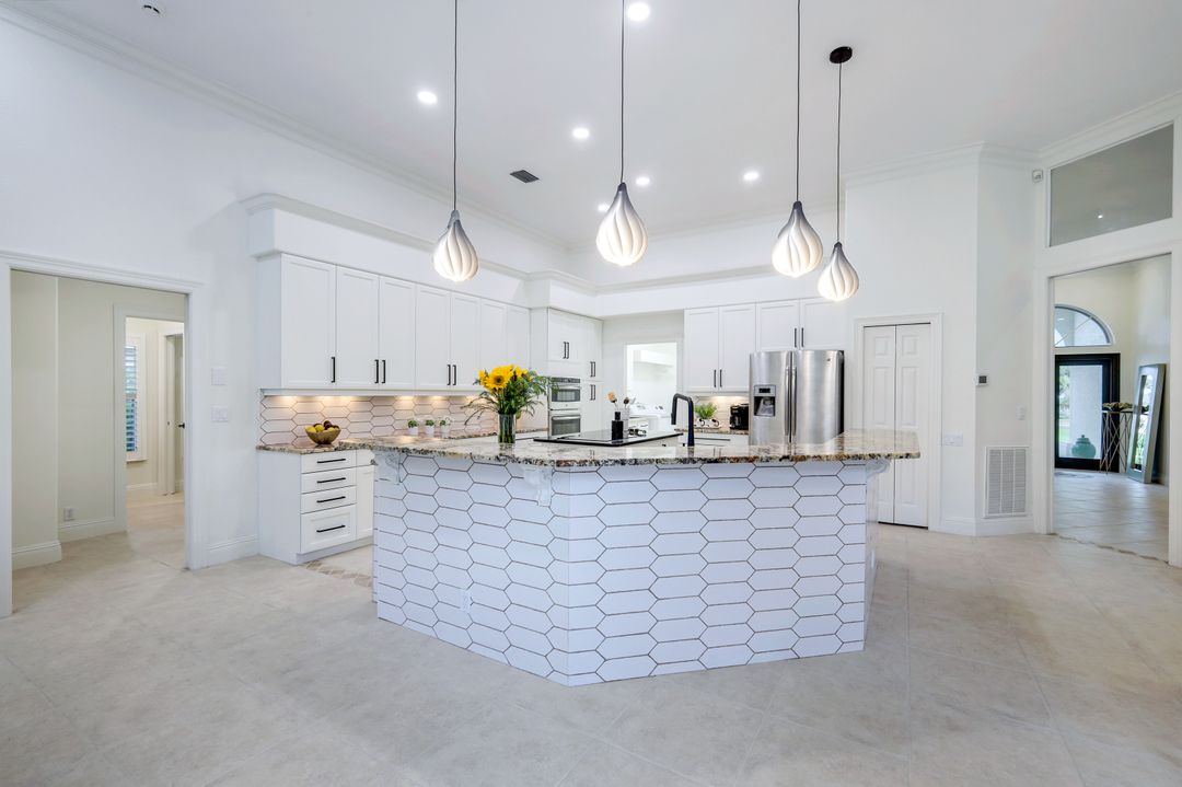 11819 Warbler Ct, Naples, FL 34119