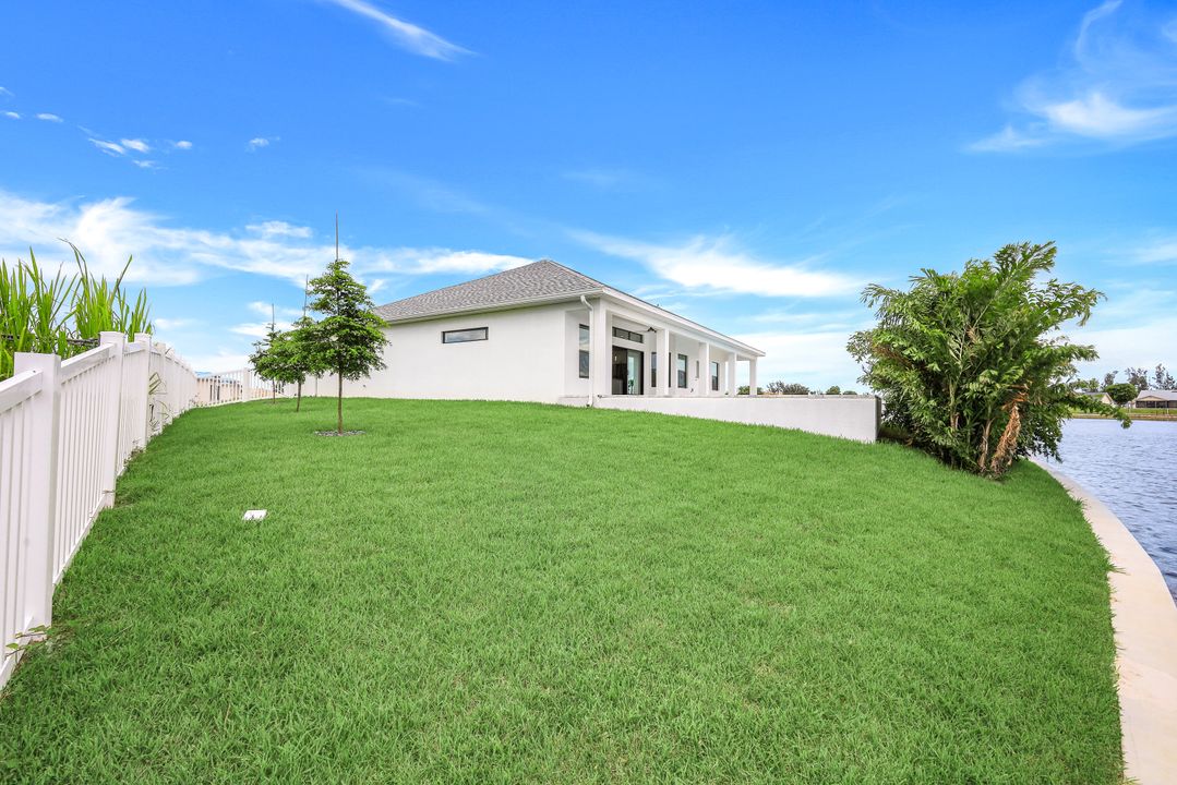 230 NE 18th St, Cape Coral, FL 33909