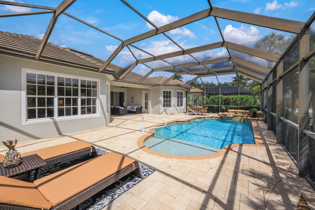 8810 Spinner Cove Ln, Naples, FL 34120