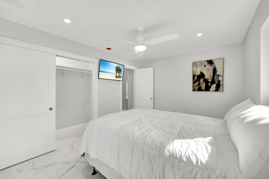 20 Kings Rd, Naples, FL 34112