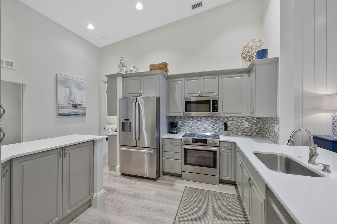 831 Sailaway Ln #203, Naples, FL 34108