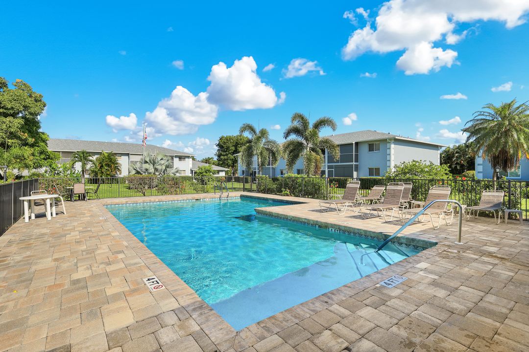 8148 Country Rd #101, Fort Myers, FL 33919
