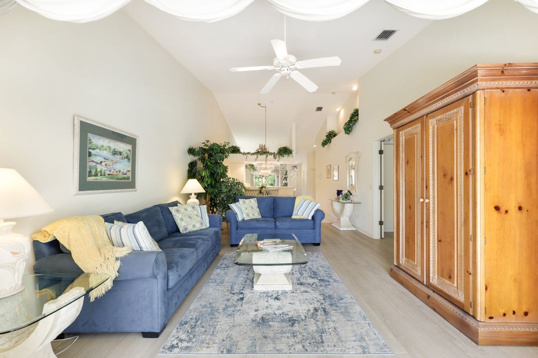 1972 Cascades Dr #4, Naples, FL 34112