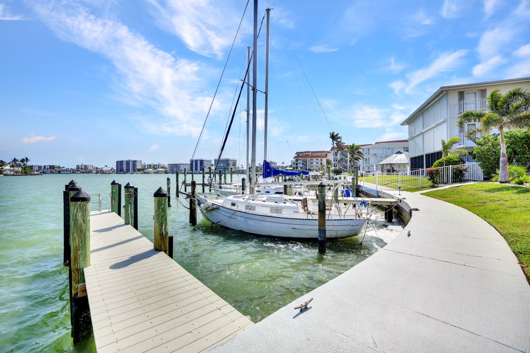 386 Harbour Dr, Naples, FL 34103