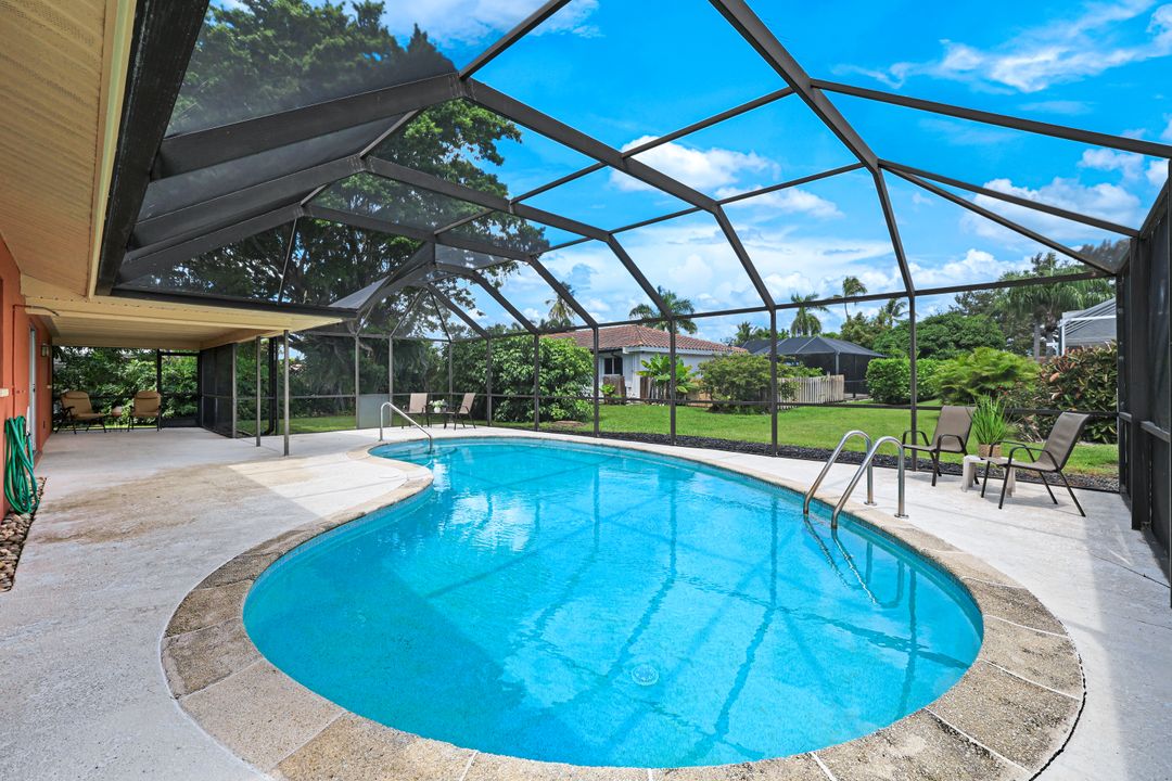 133 Briarcliff Ln, Naples, FL 34113