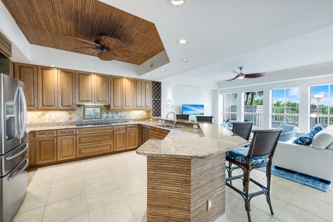 295 Grande Way #104, Naples, FL 34110