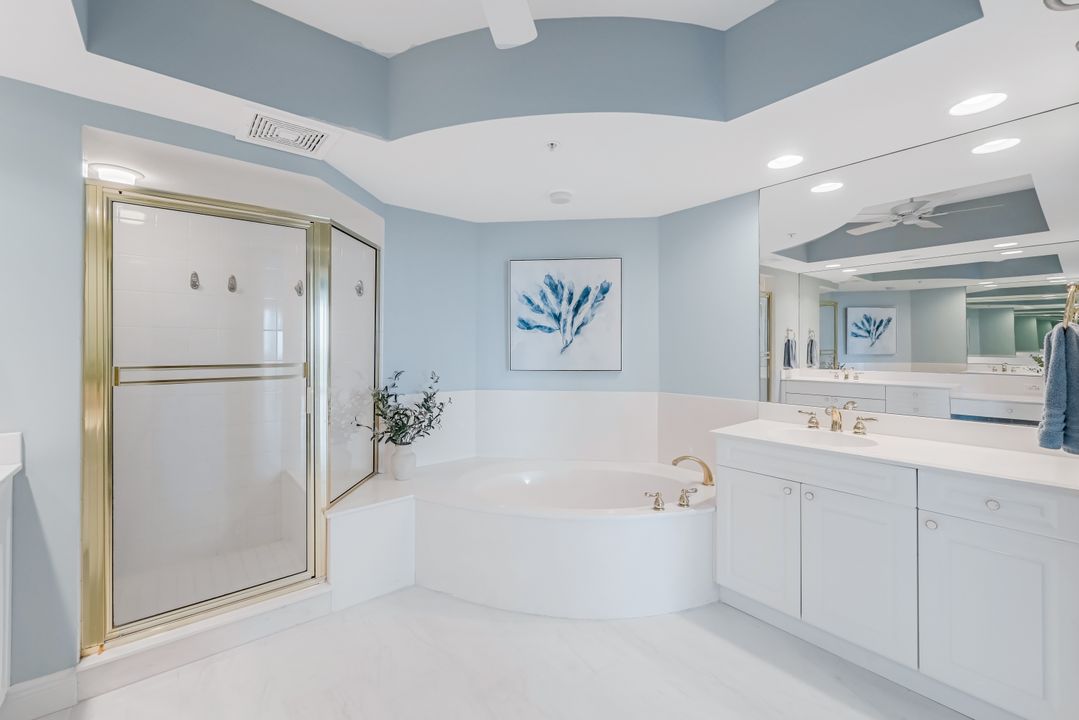 425 Cove Tower Dr  #1501, Naples, FL 34110