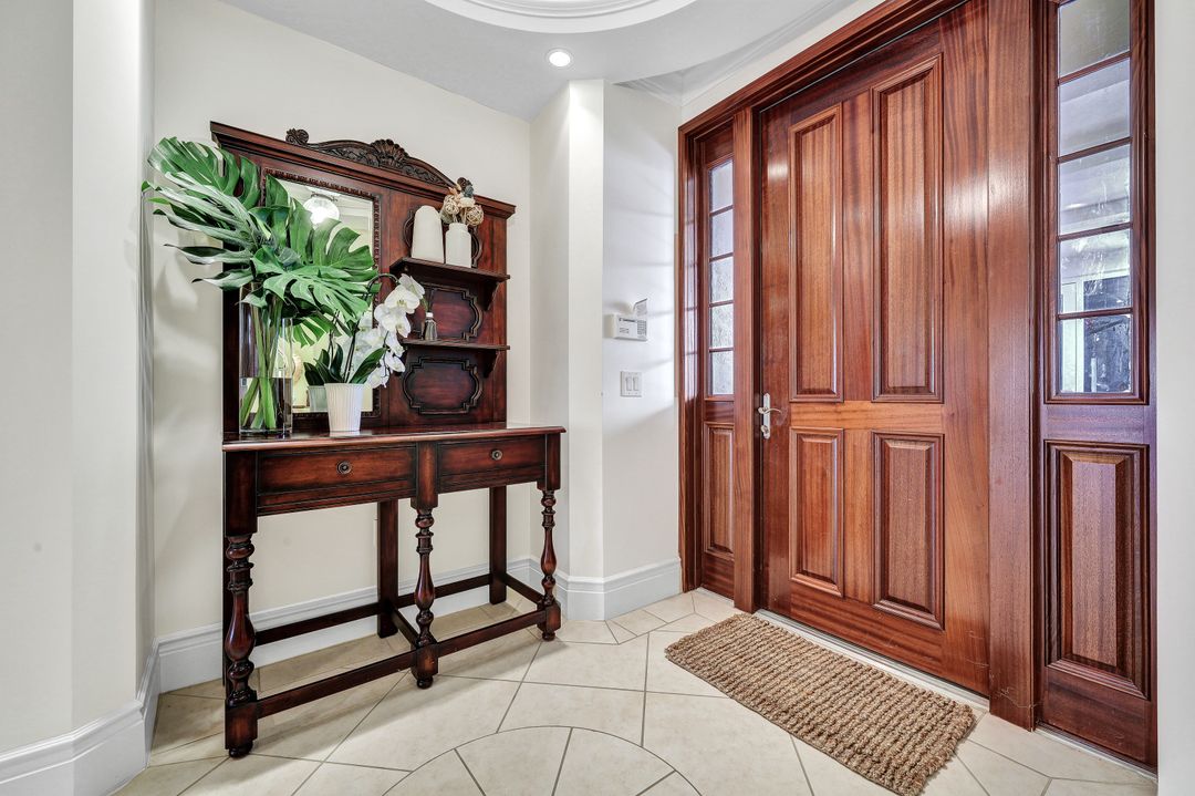 1400 Gulf Shore Blvd N #203, Naples, FL 34102