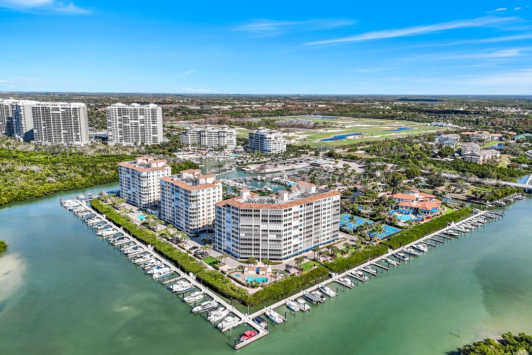 425 Dockside Dr #10, Naples, FL 34110
