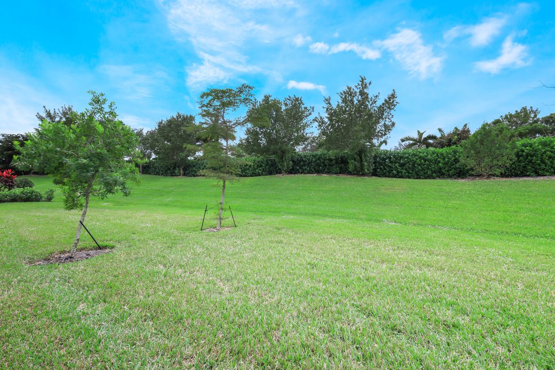 14551 Edgewater Cir, Naples, FL 34114