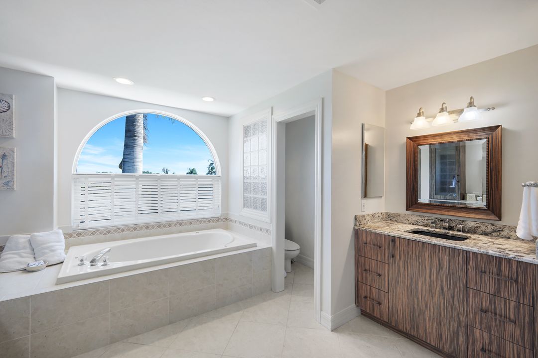 1111 Schooner Pl, Sanibel, FL 33957