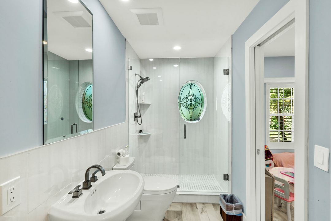 557 Parkwood Ln, Naples, FL 34103