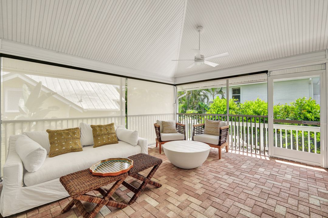 670 8th Ave S, Naples, FL 34102