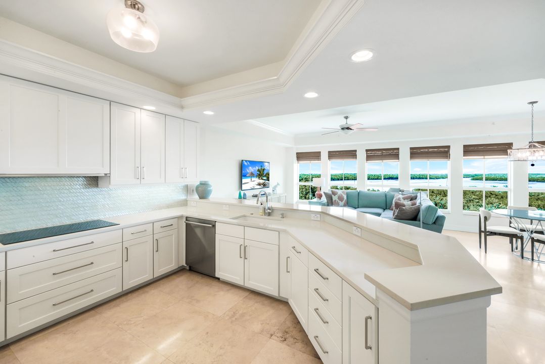 295 Grande Way #304, Naples, FL 34110