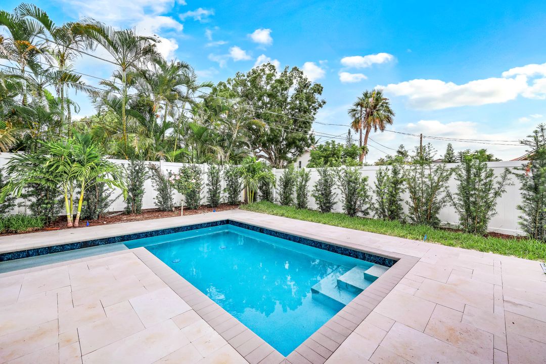 524 103rd Ave N, Naples, FL 34108