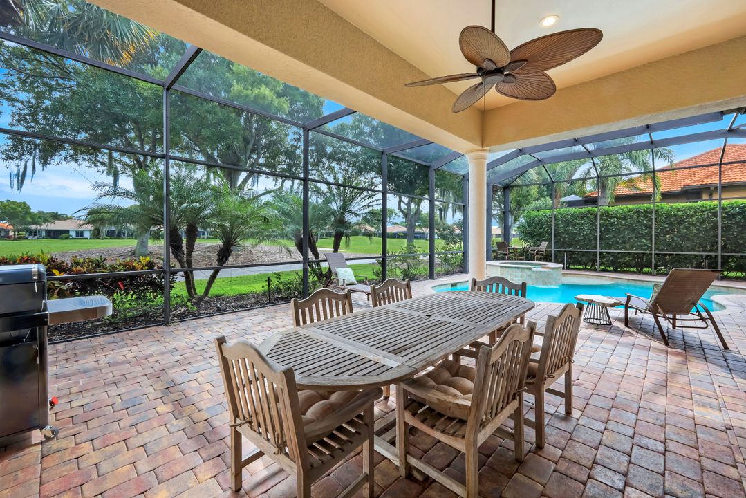 9002 Shenendoah Cir, Naples, FL 34113