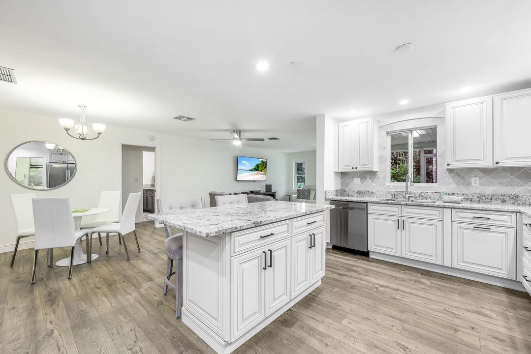 6890 Hendry Creek Dr, Fort Myers, FL 33908