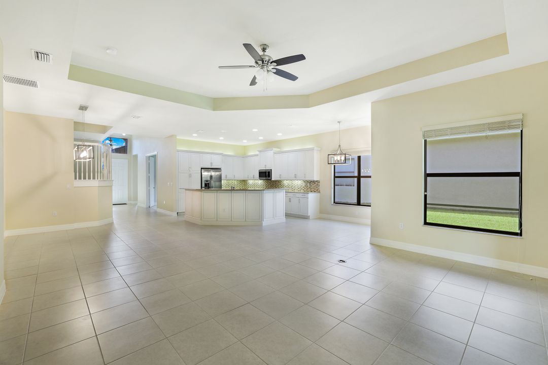 13820 Luna Dr, Naples, FL 34109