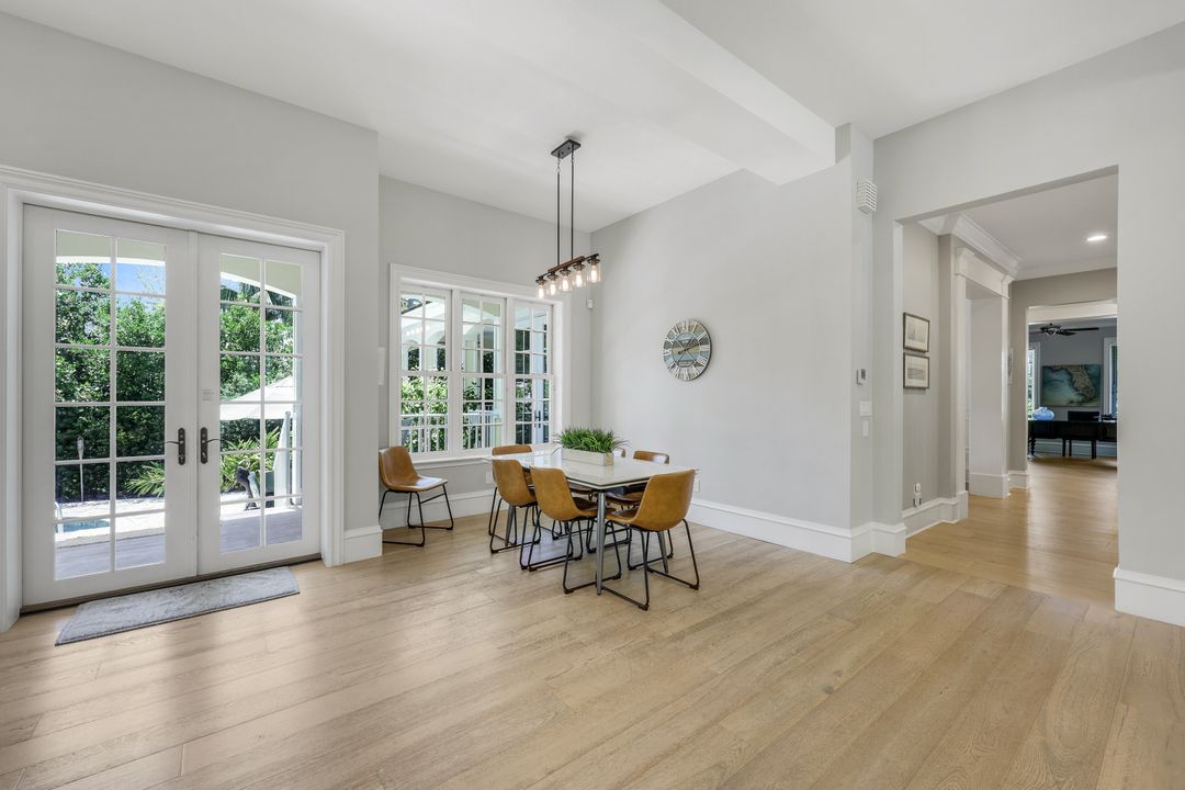 1550 Gordon Dr, Naples, FL 34102