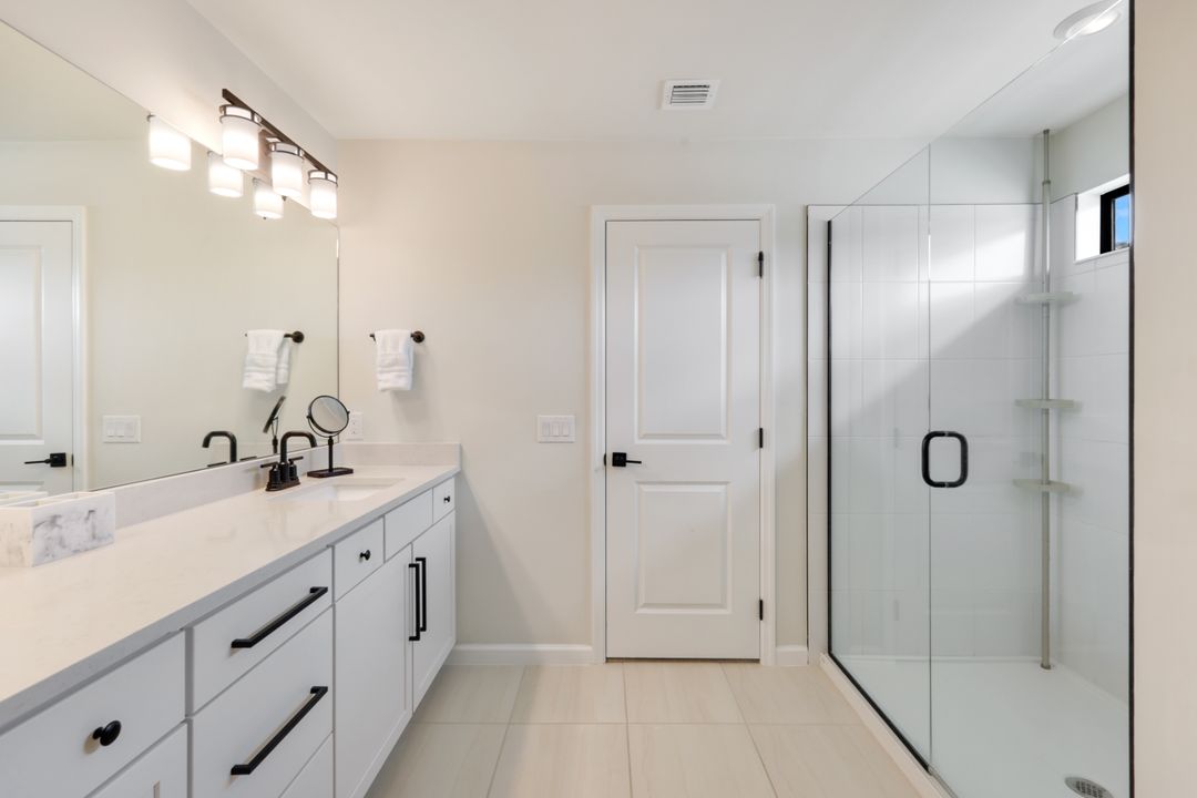 10427 Ventana Ln, Naples, FL 34120