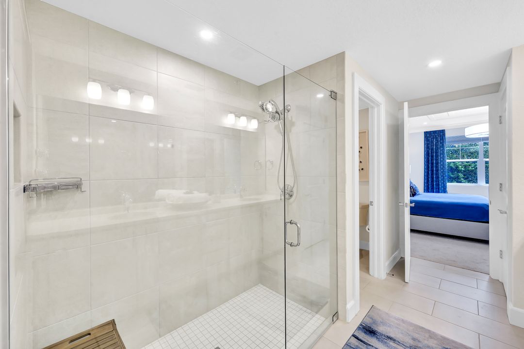 172 Indies Dr E #102, Naples, FL null