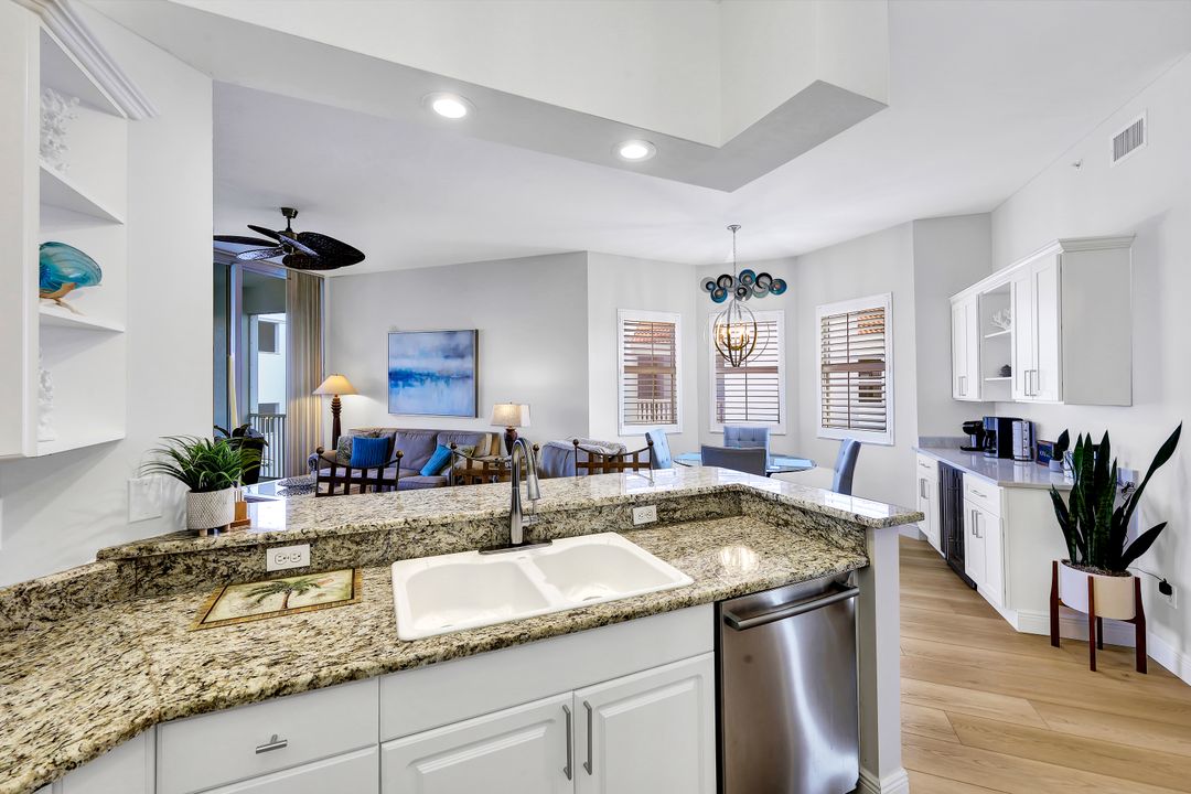 460 Launch Cir #604, Naples, FL 34108