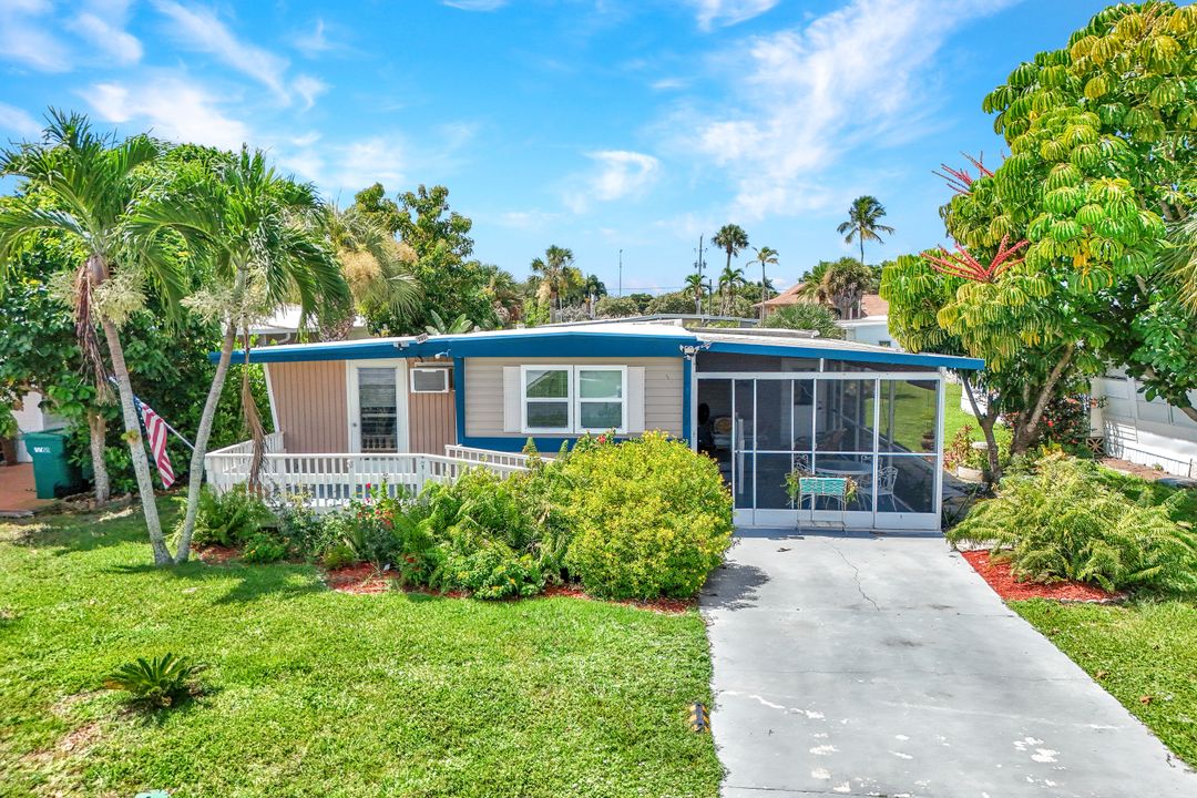 522 Menton Ln, Naples, FL 34112