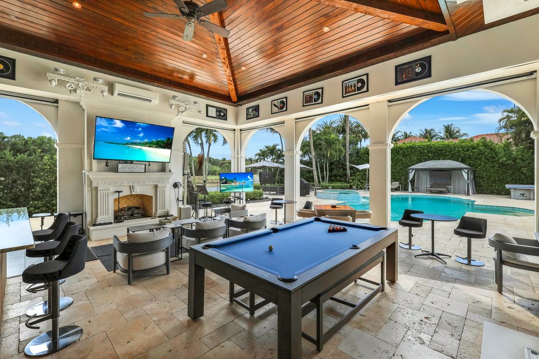 2885 Escada Ct, Naples, FL 34109