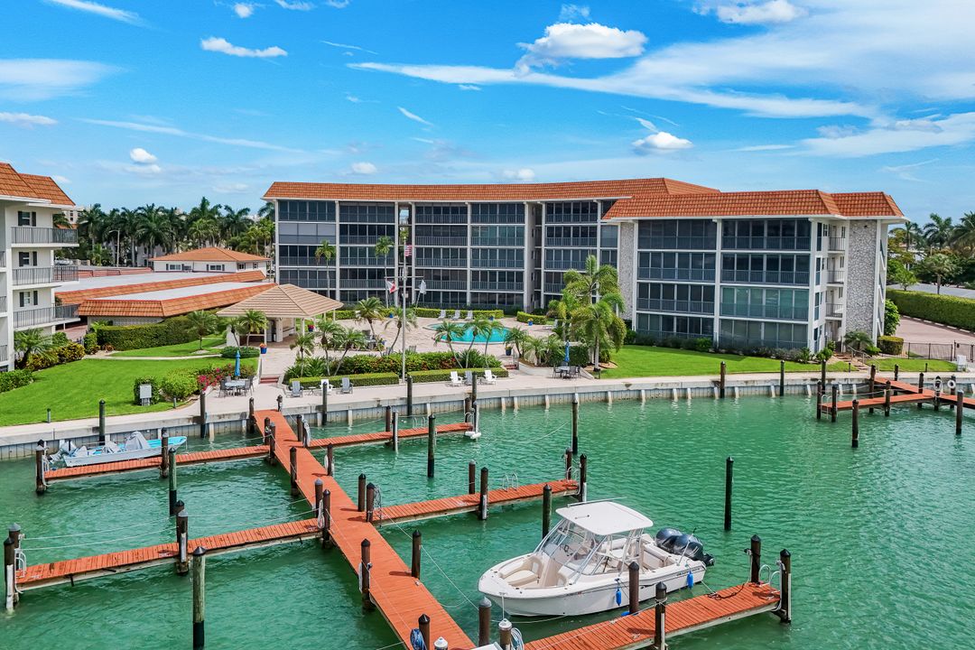 222 Harbour Dr #312, Naples, FL 34103