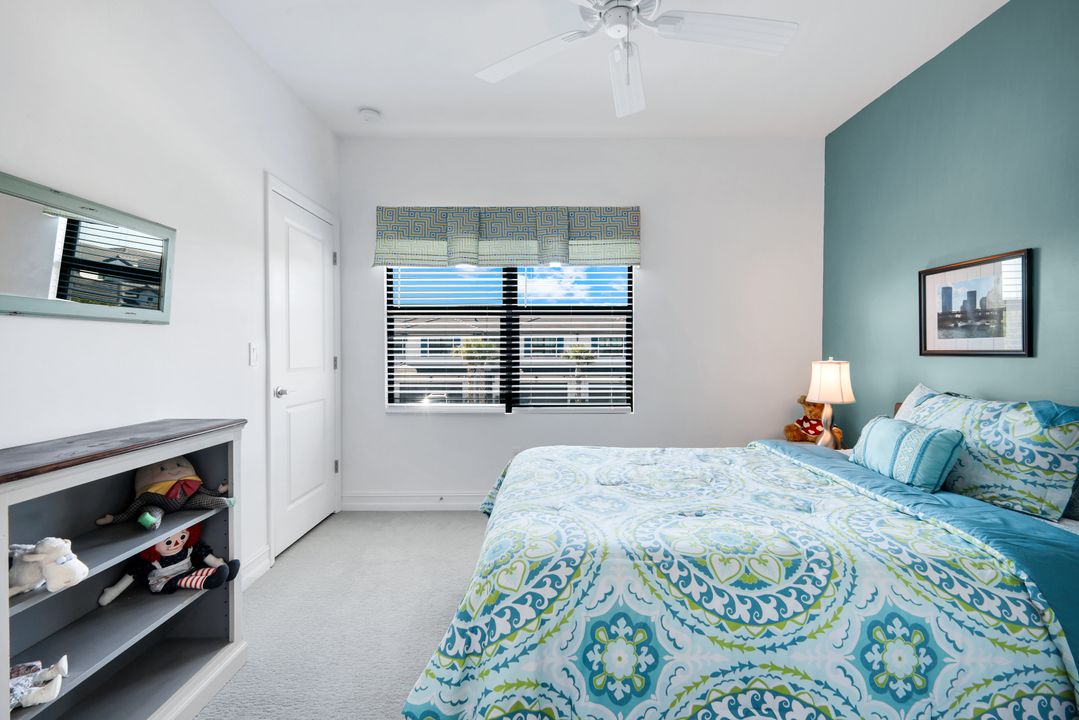 7550 Rockefeller Dr, Naples, FL 34119