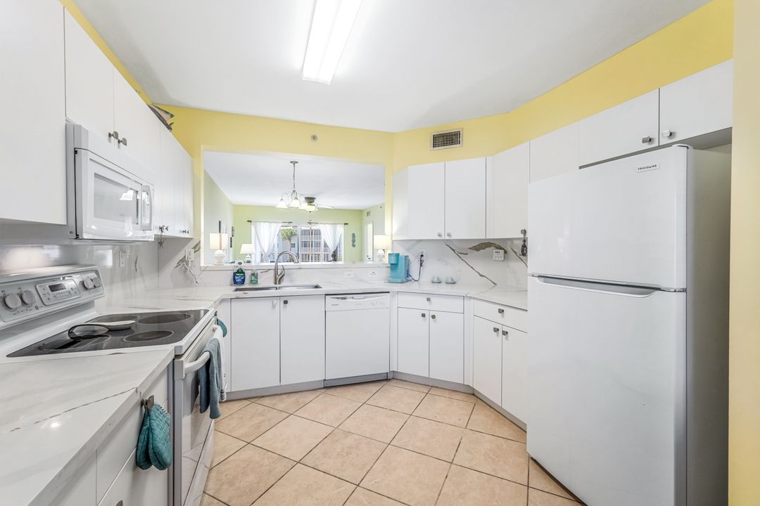 7822 Great Heron Way #206, Naples, FL 34104