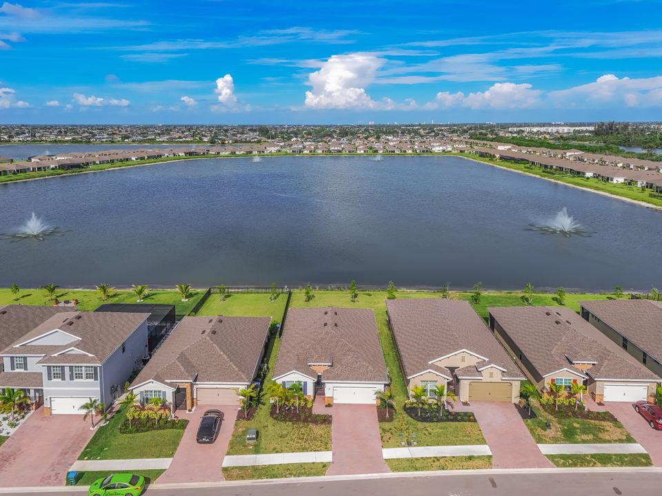 451 Spring Hill Lake Loop, Cape Coral, FL 33993