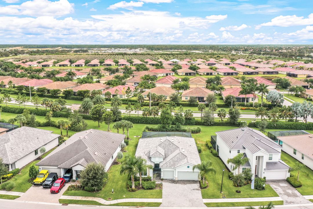 2366 Tangerine Ln, Naples, FL 34120